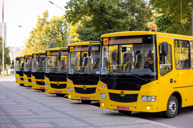 шкільні автобуси