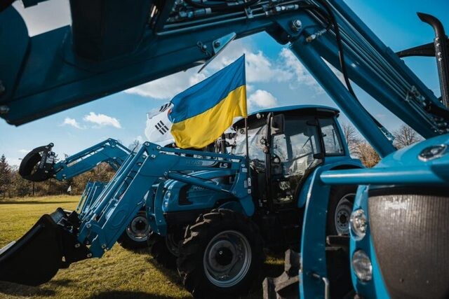 Могилівська громада поповнила свій автопарк новими тракторами