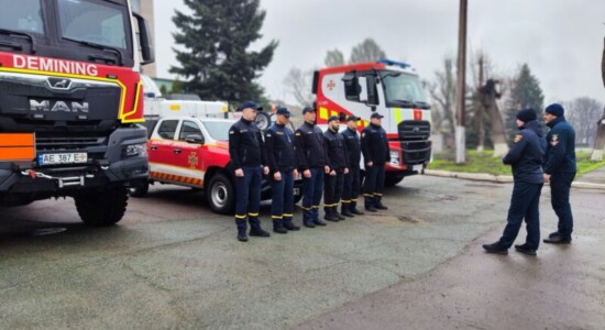 Надзвичайники з Дніпропетровщини розміновують Харківщину