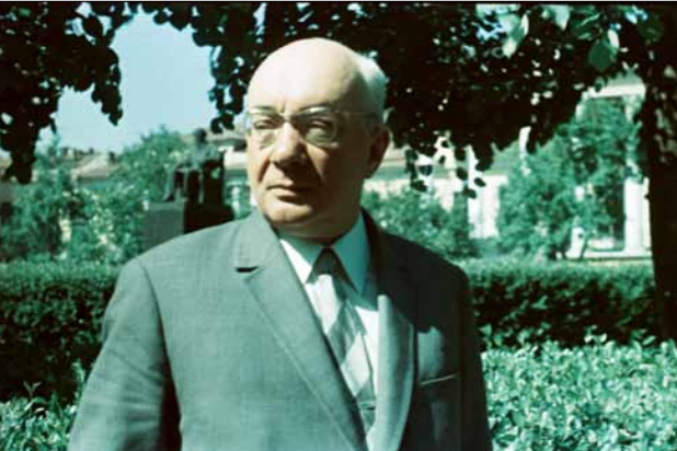 Поет, перекладач, енциклопедист: життєвий шлях Миколи Бажана