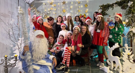 Жінка з Лисичанська створила волонтерський осередок у селищі Аули